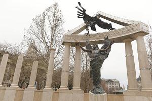 ハンガリー政府が建立した占領記念碑の写真