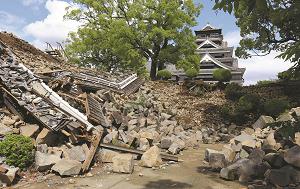 地震で石垣などが崩れた熊本城の写真